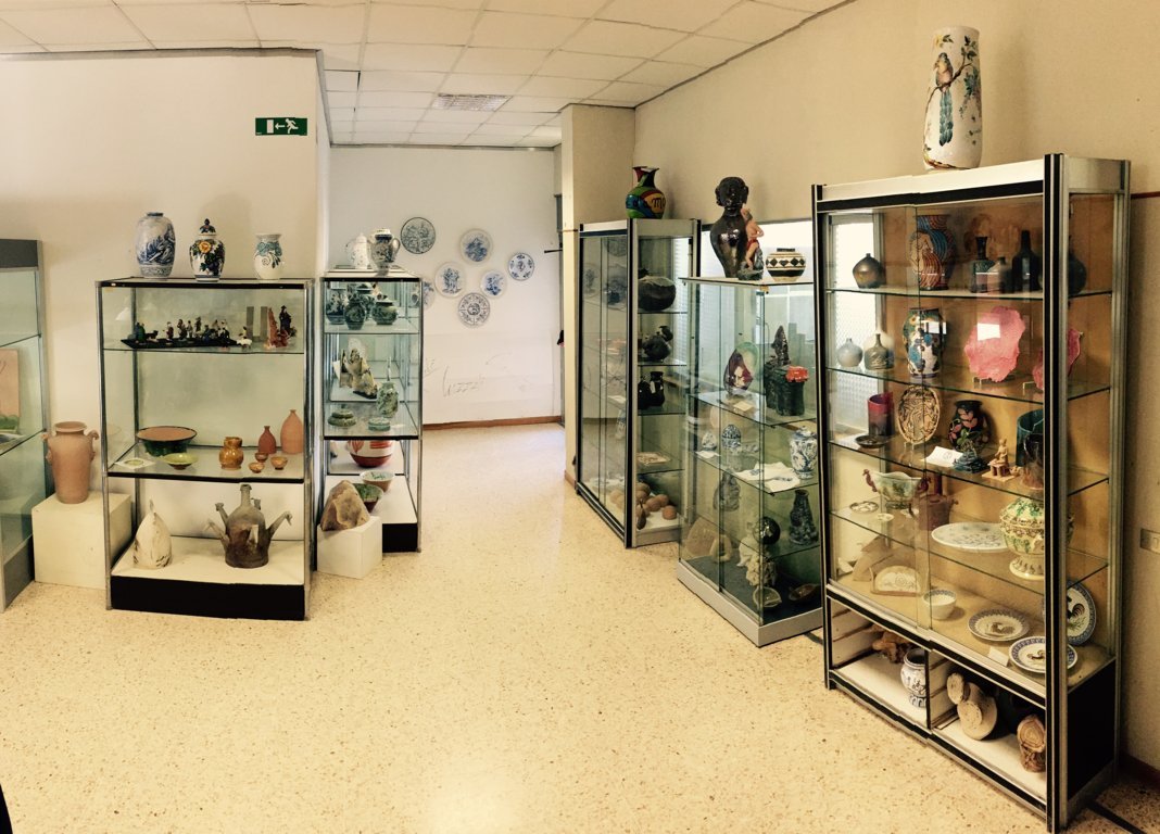 Alla Fornace Alba Docilia la mostra “40 anni di Scuola di Ceramica”